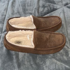 UGG Men’s Chestnut slippers size 13